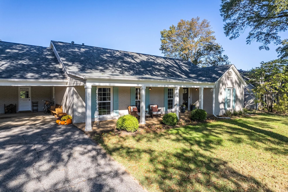View of front of home featuring a front lawn