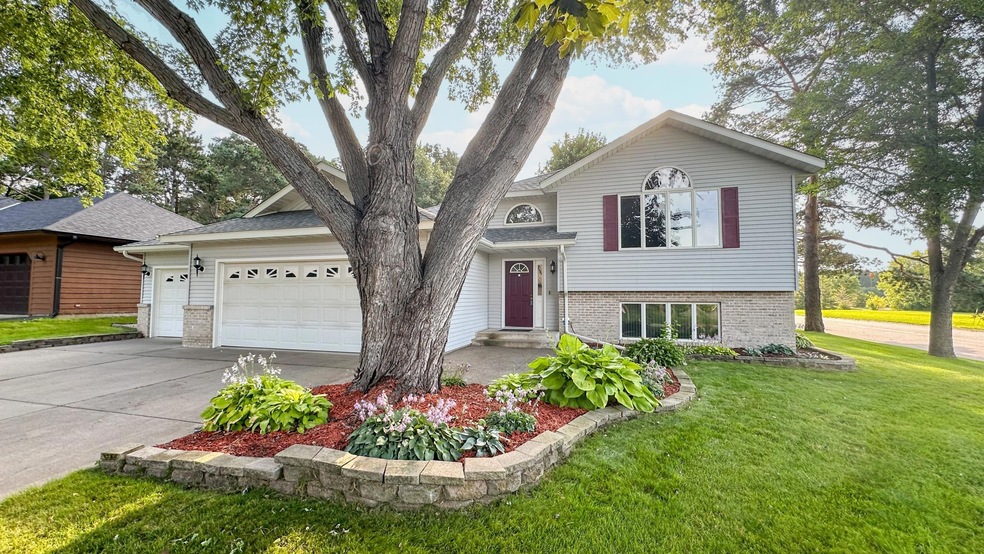 1892 E Highview Dr, Sauk Rapids, MN 56379 - photo 1