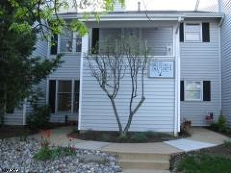 78 Junco Ct unit 78, Three Bridges, NJ 08887 - photo 1