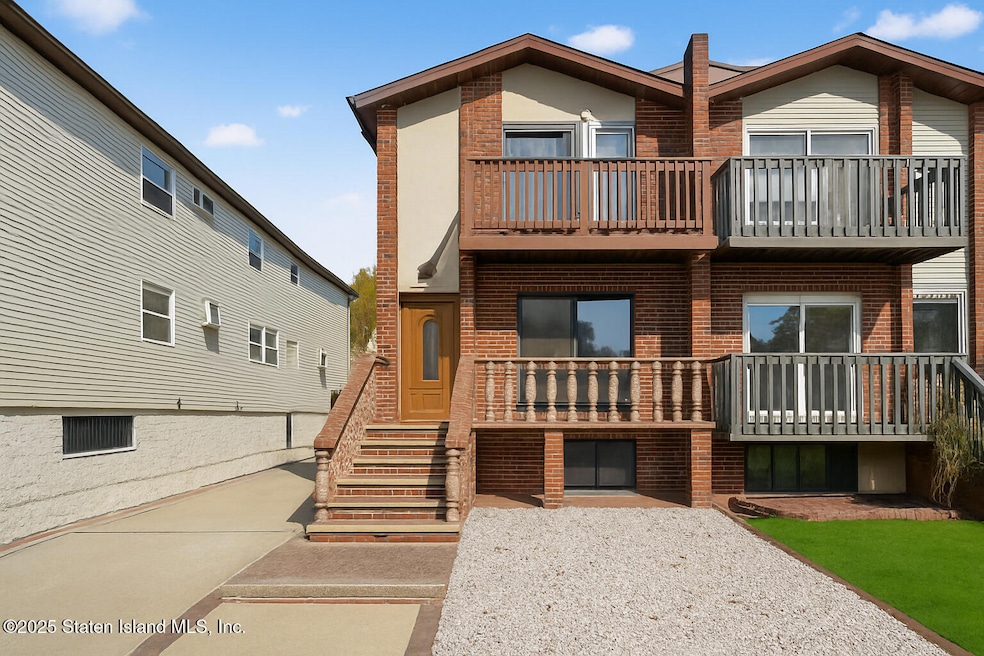 191 Lamberts Ln, Staten Island, NY 10314 - photo 1