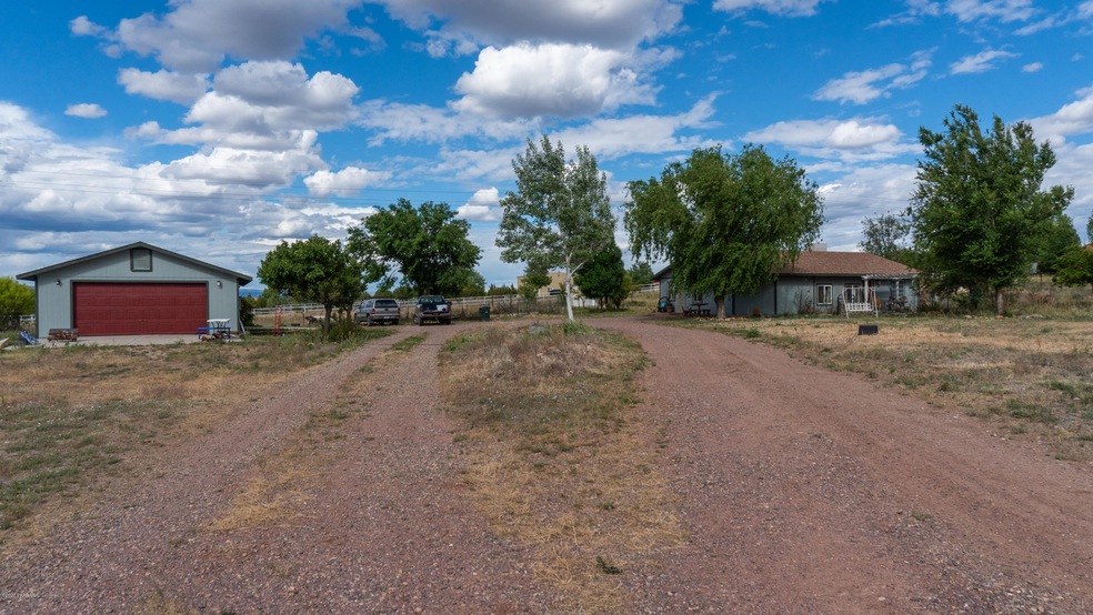 21355 N Ridgeview Rd, Paulden, AZ 86334 - photo 1