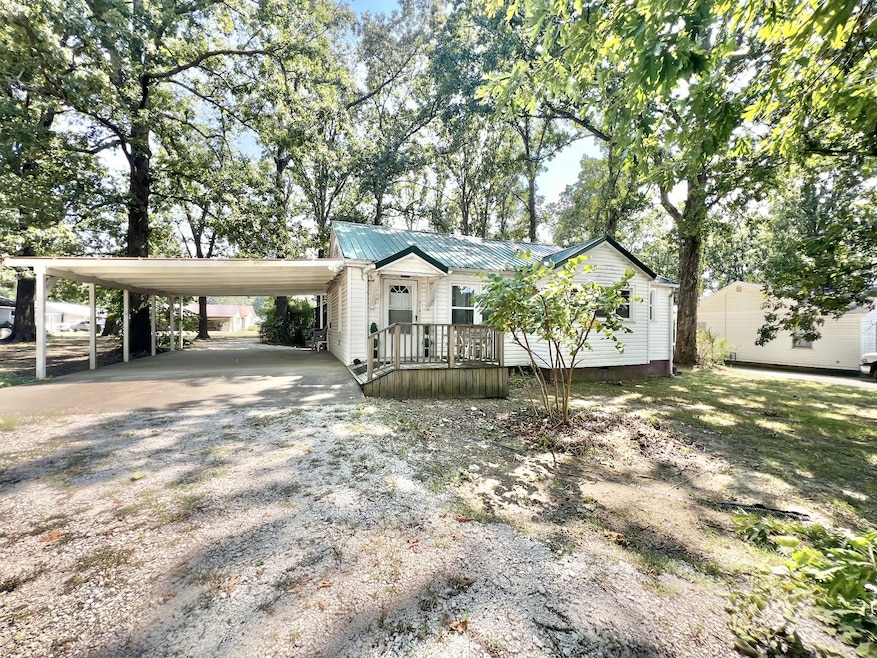 414 Broadway Ave, New Johnsonville, TN 37134 - photo 1