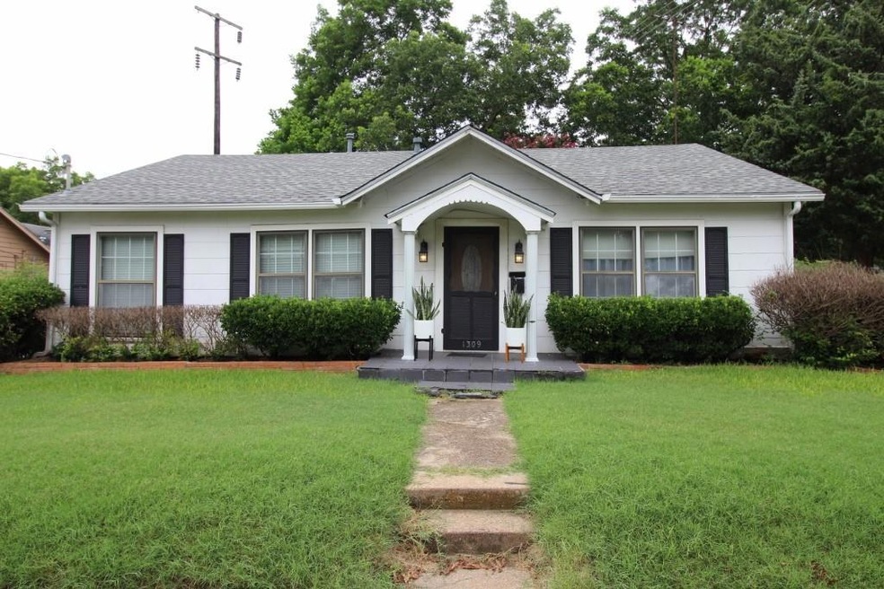 1309 N Preston St, Ennis, TX 75119 - photo 1