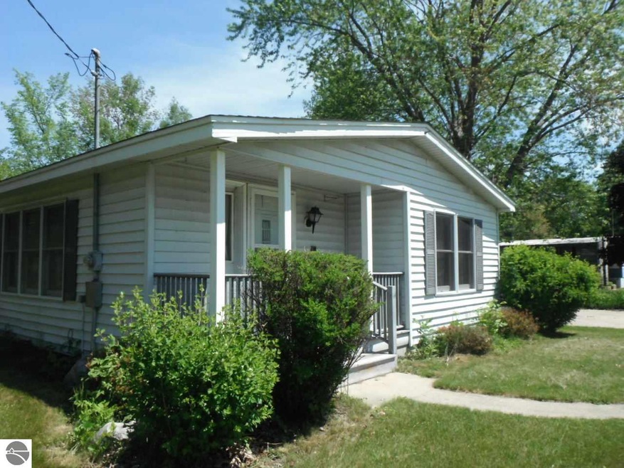 5813 Prescott Dr, Tawas City, MI 48763 - photo 1