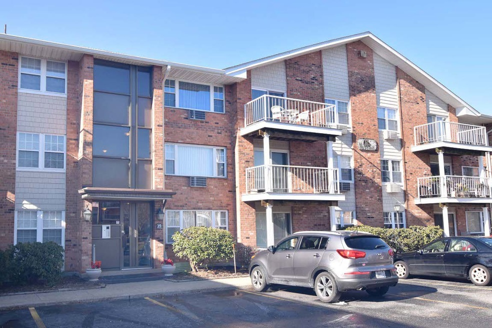 29 Bullocks Point Ave unit 7B, Riverside, RI 02915 - photo 1