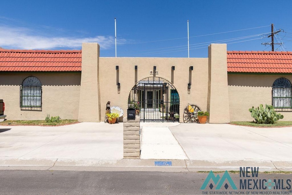 1502 Mountain Shadow Dr, Carlsbad, NM 88220 - photo 1