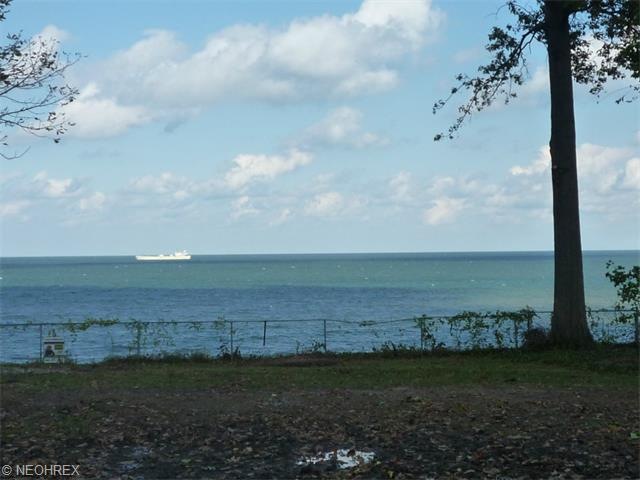 Beautiful Lakefront Views to watch the boats go by