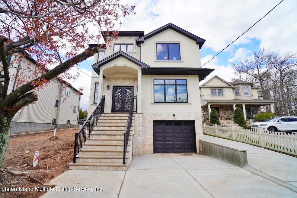 Sold $1,365,000 • Co-Listing Agent