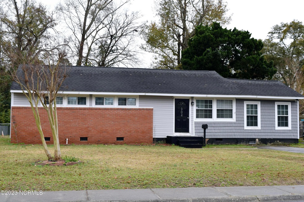 904 Barn St, Jacksonville, NC 28540 - photo 1