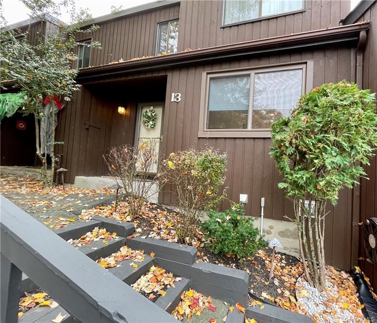 13 Acorn Ct, Highland Mills, NY 10930 - photo 1