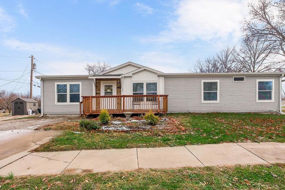 904 E Wilson St, Ottawa, KS 66067 - photo 1