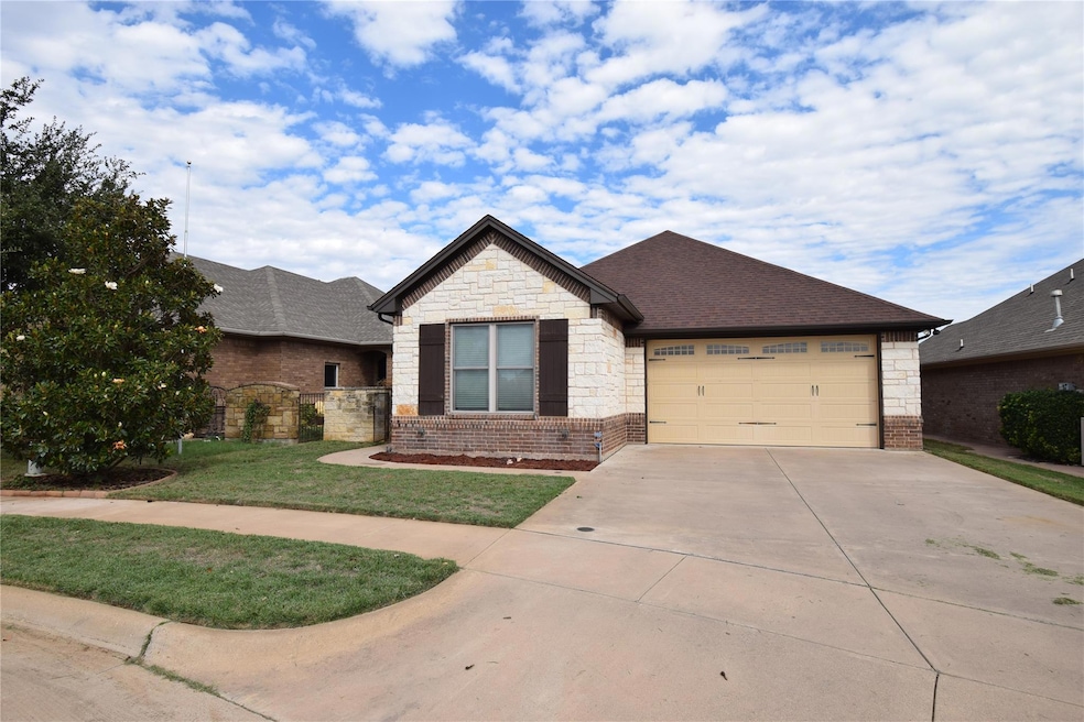 226 Captains Ct, Granbury, TX 76049 - photo 1