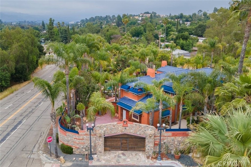 21830 Mulholland Dr, Woodland Hills, CA 91364 - photo 1