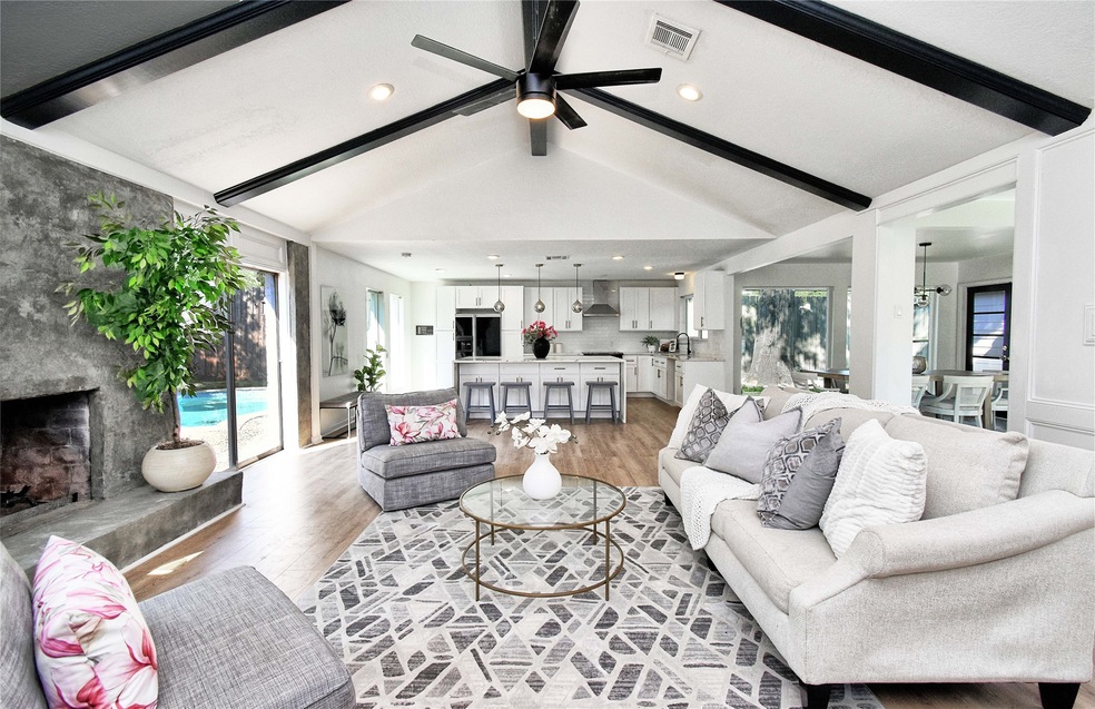 10107 Burgoyne Rd, Houston, TX 77042 - photo 1