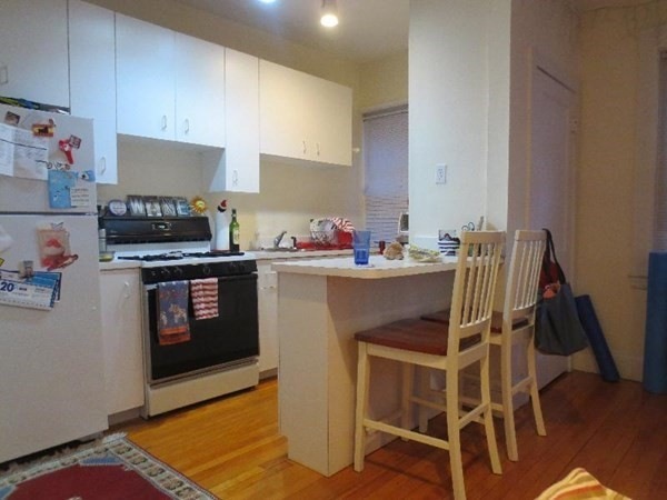 176 Winthrop Rd unit 7, Brookline, MA 02445 - photo 1