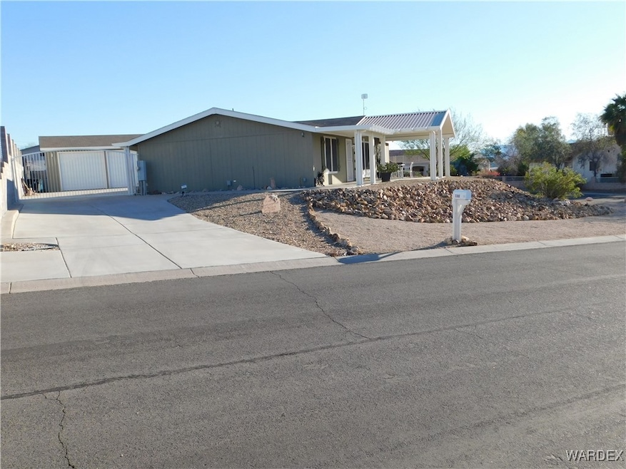 Showing large 28 deep x 32 wide garage and gate to
