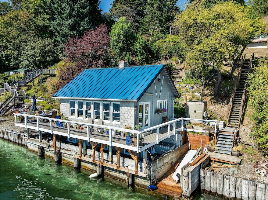 Beachfront Retreat with 50' no bank beachfront & small boat ramp