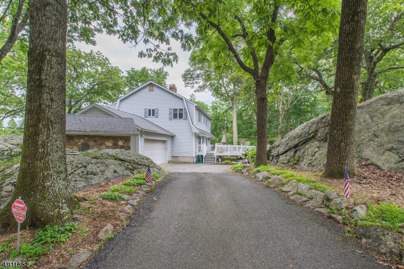 43 Highland Ave, Bloomingdale, NJ 07403 - photo 1