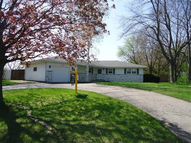 208 Hilltop Cir, Brooklyn, WI 53521 - photo 1