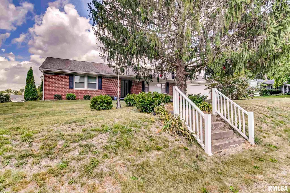 201 E Liberty St, Virginia, IL 62691 - photo 1