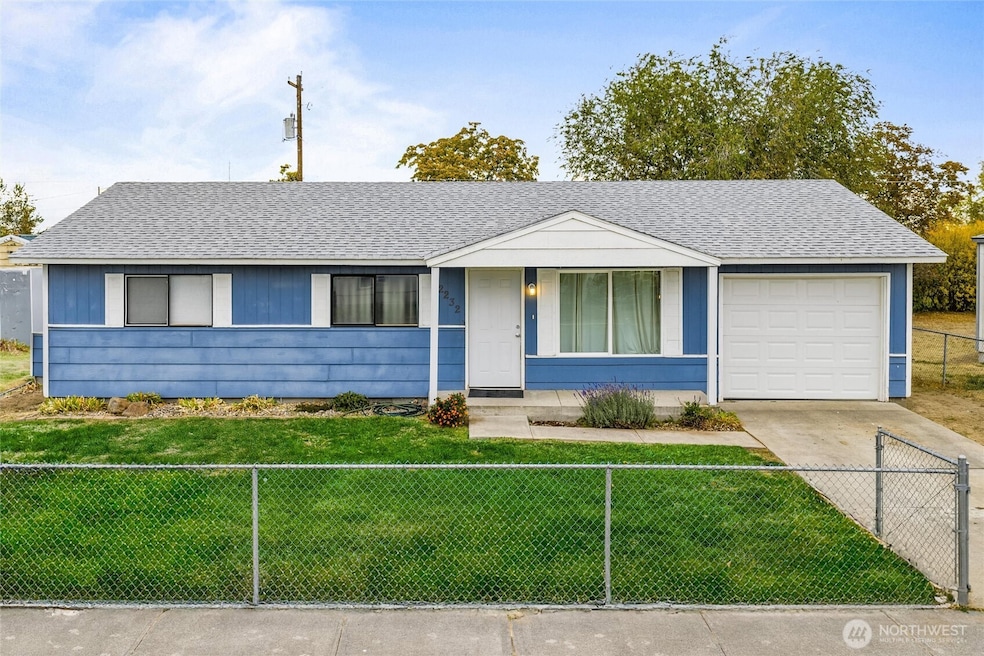 2232 W Spruce St, Moses Lake, WA 98837 - photo 1