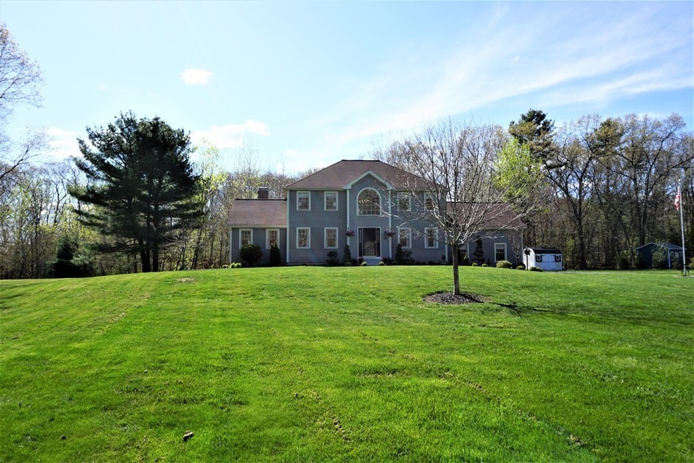 16 Bicknell Dr, Mendon, MA 01756 - photo 1