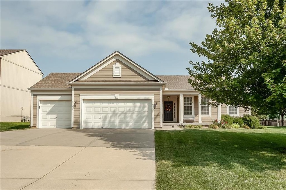 True Ranch w/3 Car Garage - 4 Bedrooms & 3 Full Ba