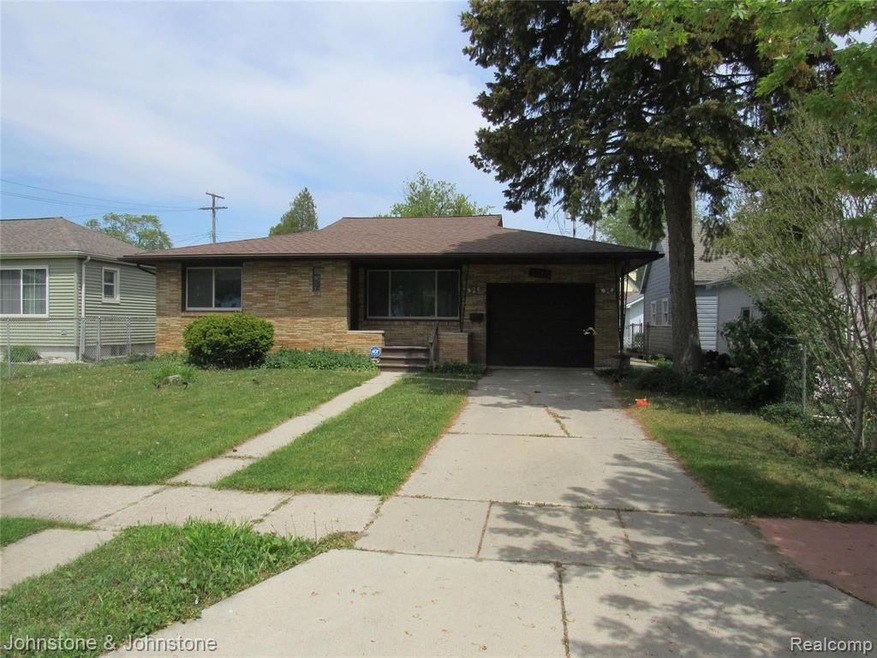 1515 Pine St, Port Huron, MI 48060 - photo 1