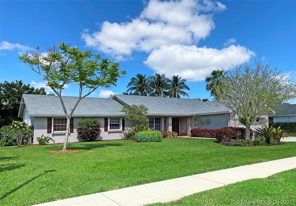 Immaculate & Remodeled 4 bedroom 2 bath POOL home*