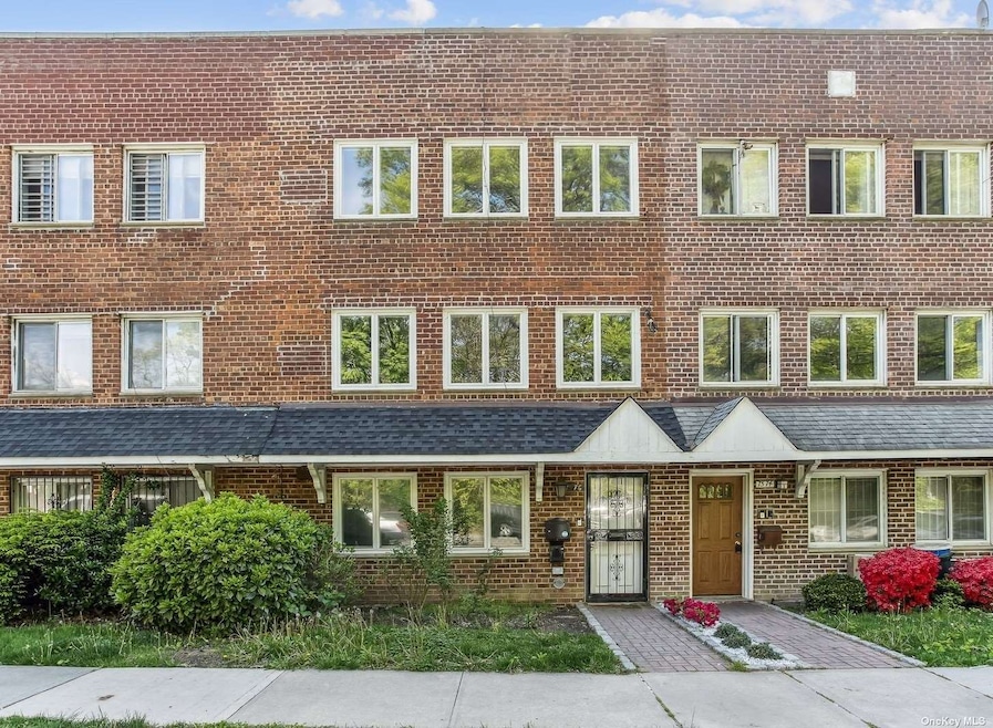 7576 199th St, Fresh Meadows, NY 11366 - photo 1