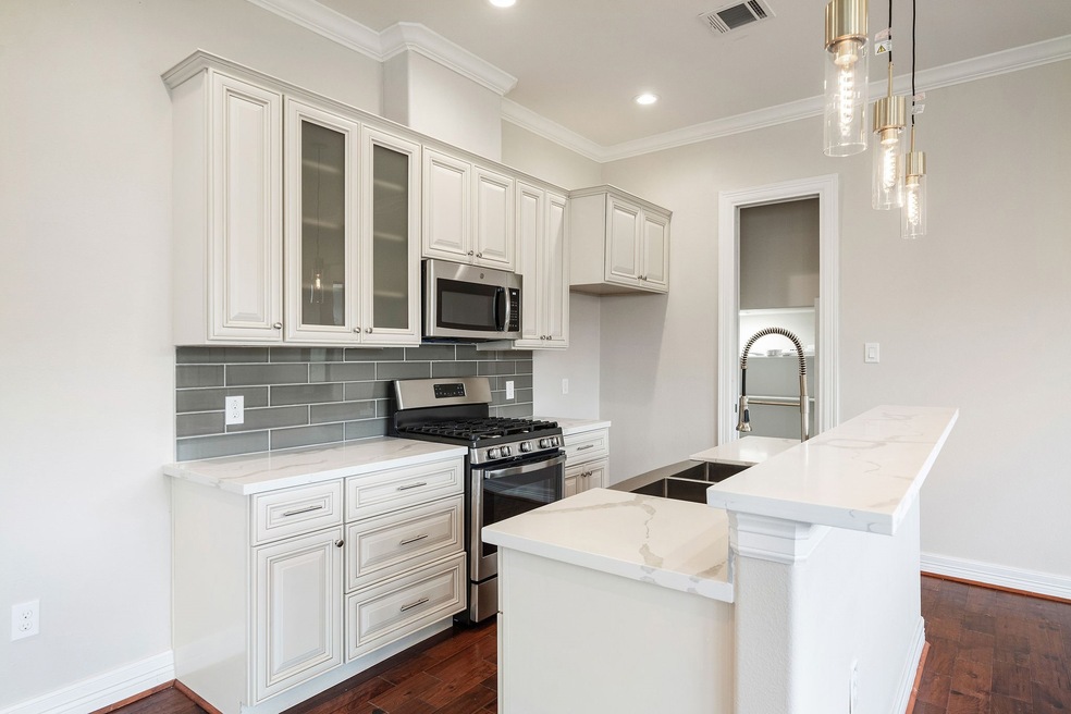 4806 Terry St unit B, Houston, TX 77009 - photo 1