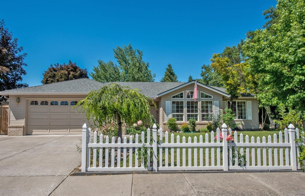 3093 Pineview Ct, Medford, OR 97504 - photo 1