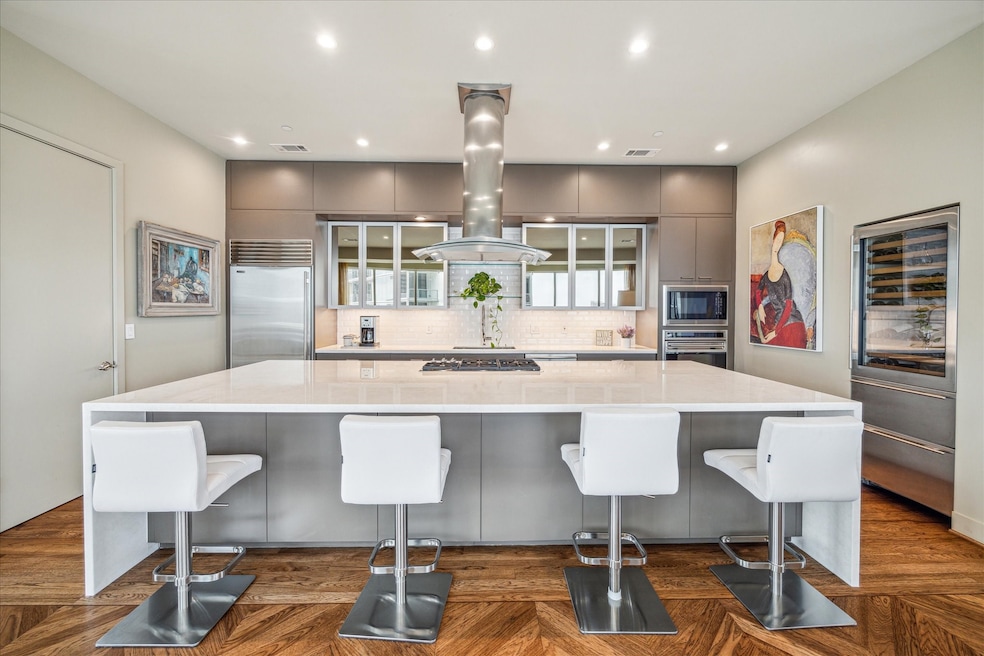 Fantastic location to Uptown, River Oaks, downtown