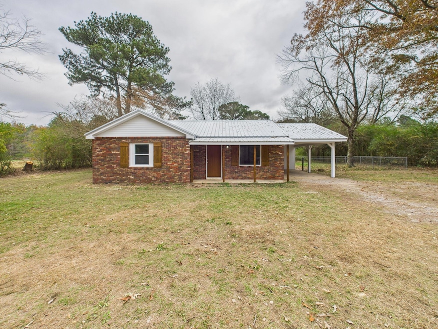 262 Center Rd, Columbus, MS 39702 - photo 1