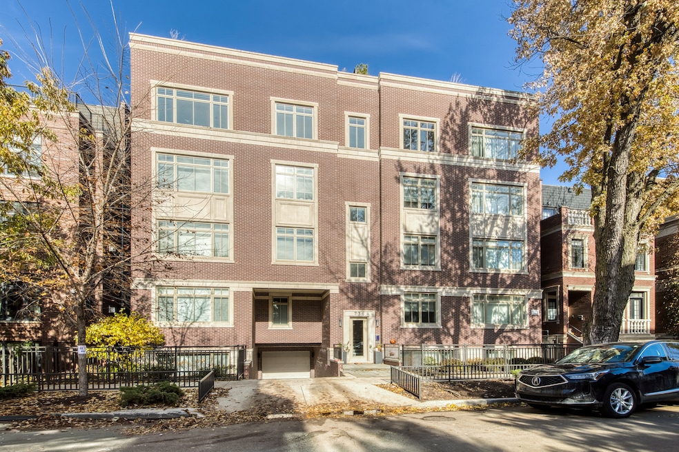 736 W Melrose St unit 3W, Chicago, IL 60657 - photo 1