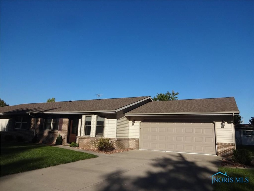 304 N Lincoln St, Archbold, OH 43502 - photo 1