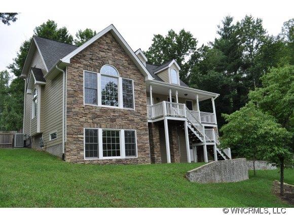 113 Oak Apple Ln, Hendersonville, NC 28792 - photo 1