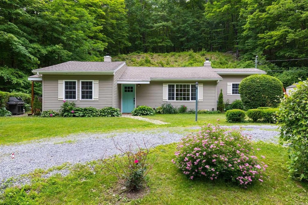 477 Hobbs Ln, Clinton Corners, NY 12514 - photo 1