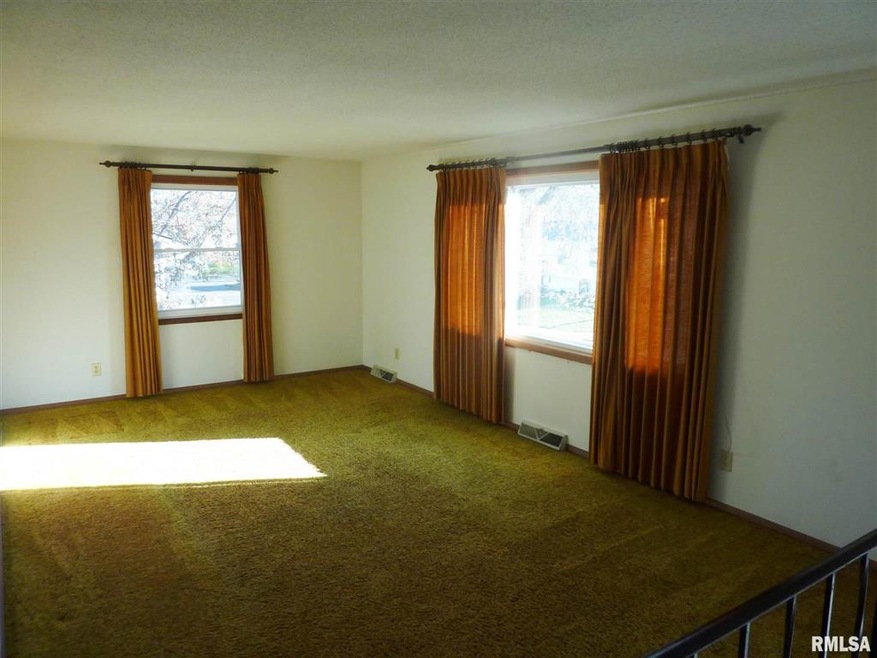 4306 W 16th St, Davenport, IA 52804 - photo 1