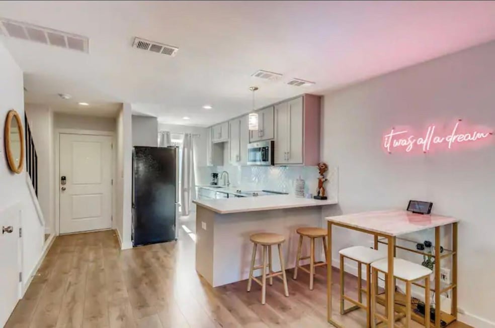 Kitchen with stainless steel appliances, a penins