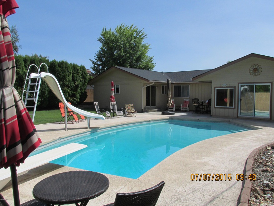 210 S 69th Ave