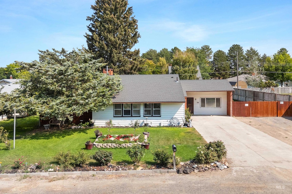 817 Union Ave, Filer, ID 83328 - photo 1