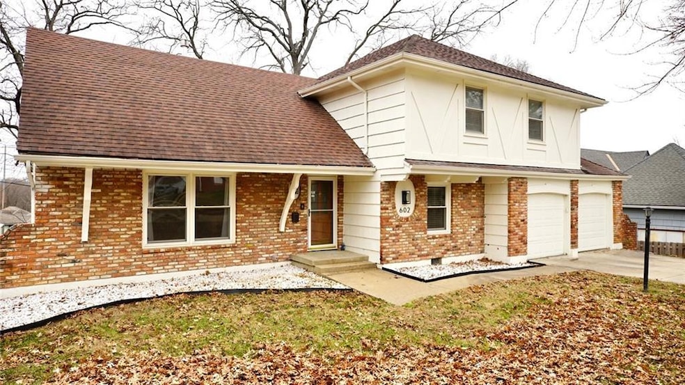 602 SW Murray Rd, Lees Summit, MO 64081 - photo 1