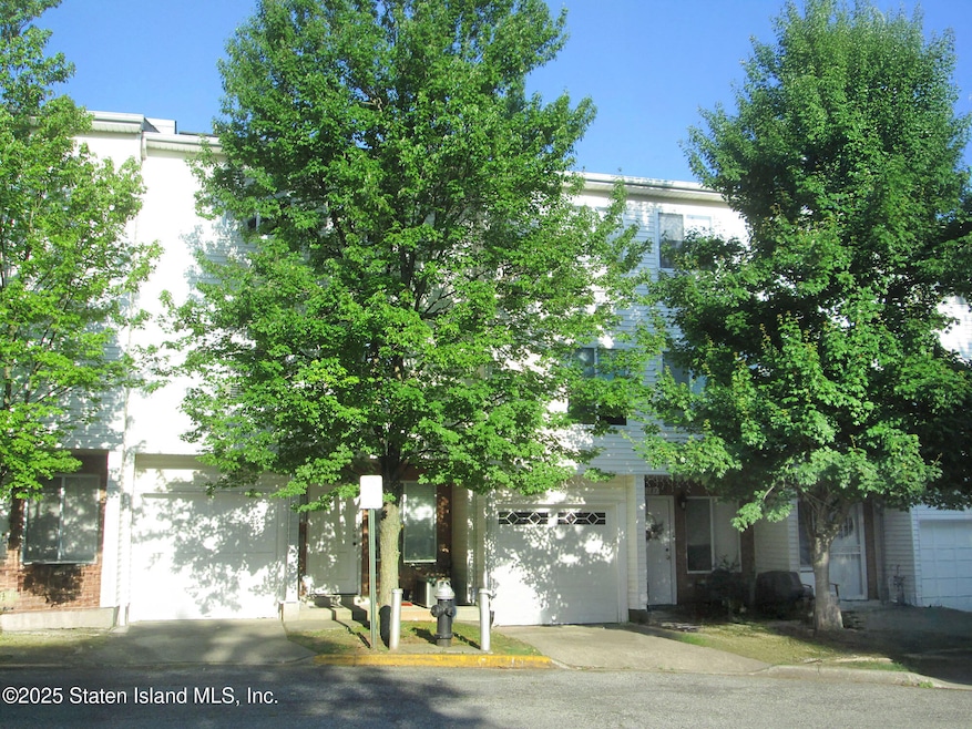 185 Aspen Knolls Way, Staten Island, NY 10312 - photo 1