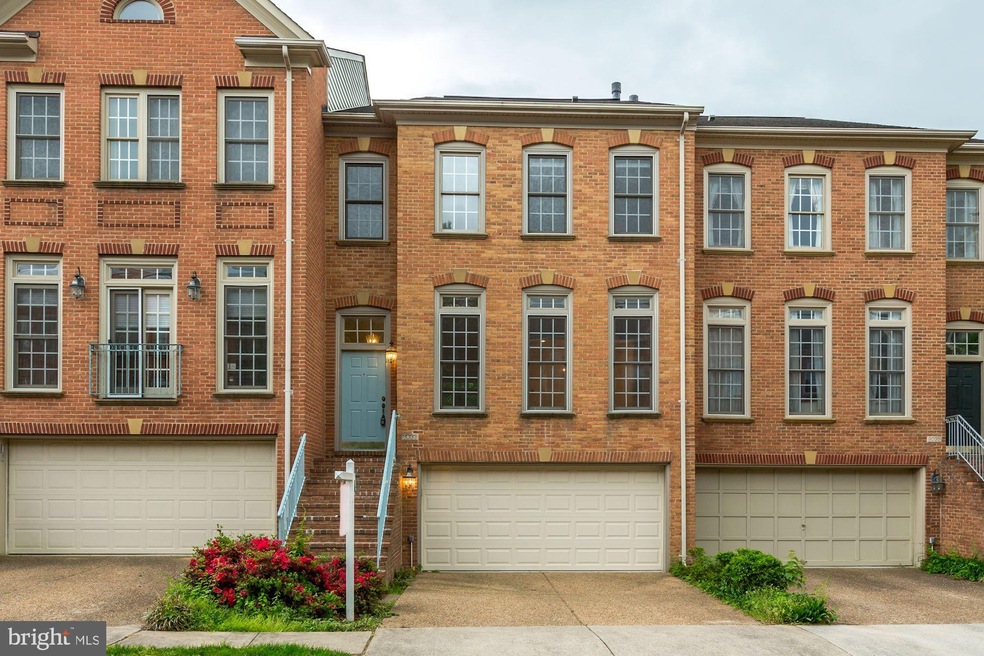 8033 Kidwell Hill Ct, Vienna, VA 22182 - photo 1