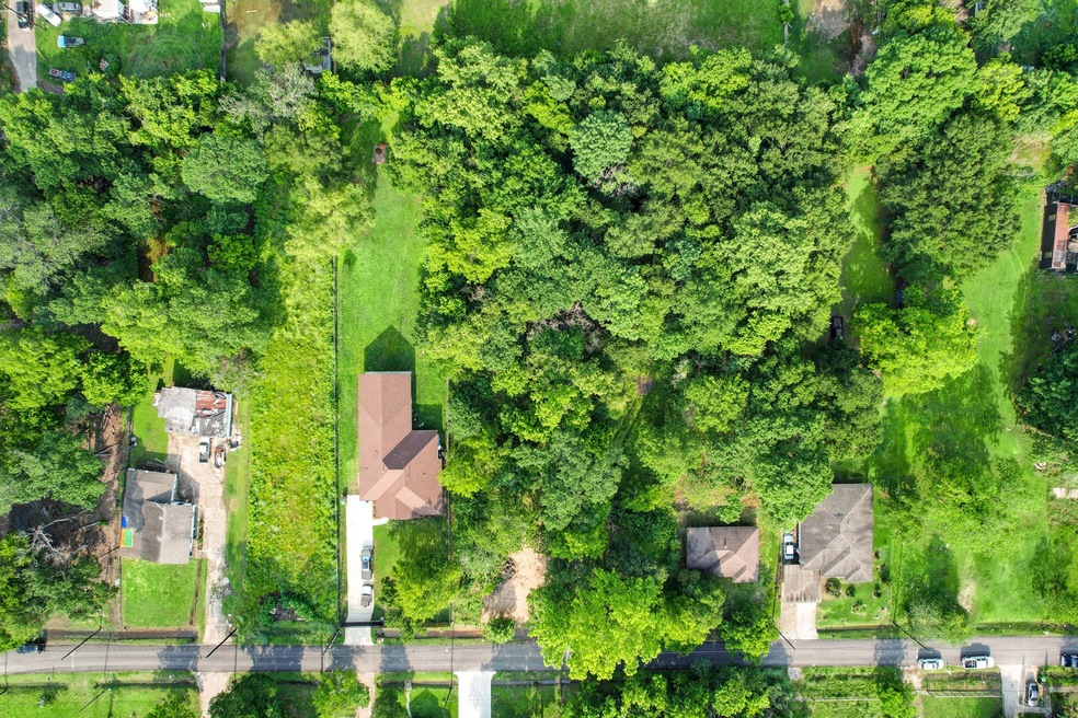 9408 Willow St, Houston, TX 77088 - photo 1