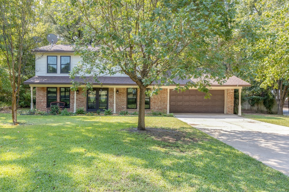 1314 E 9th St, Bonham, TX 75418 - photo 1