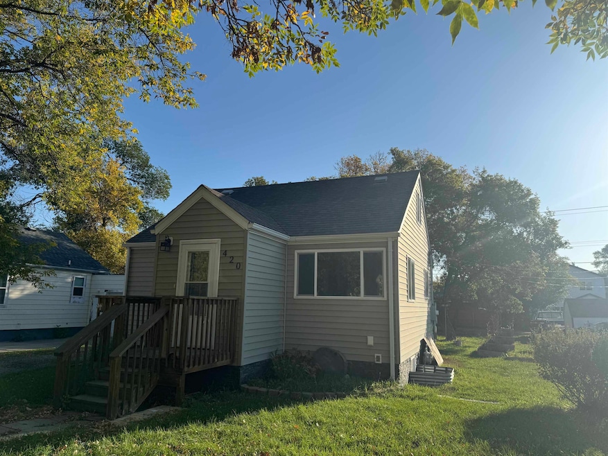420 18th St NW, Minot, ND 58703 - photo 1