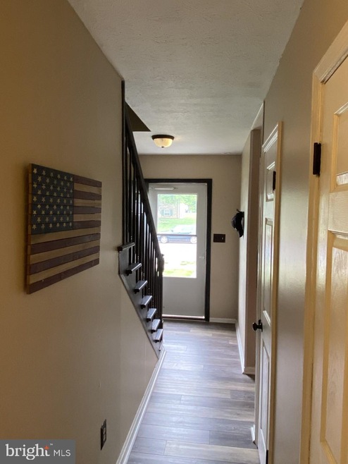 953 E Oak St, Palmyra, PA 17078 - photo 1