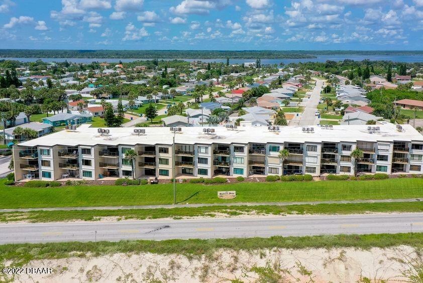 windermere shores aerial showing private